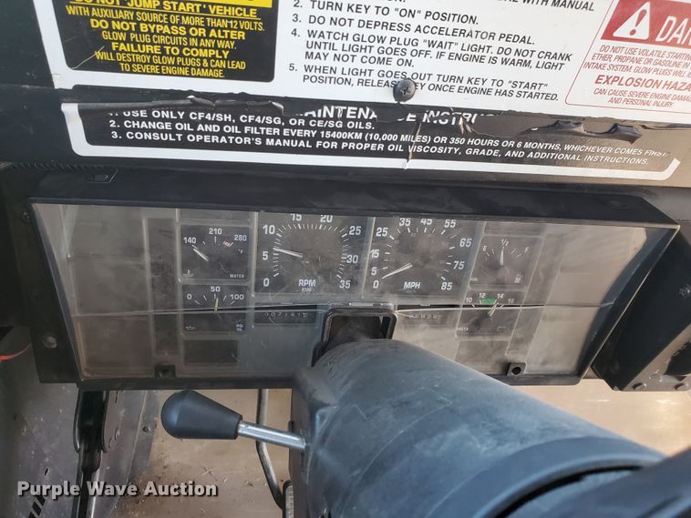 image for item IX9037 2001 International 3800  school bus