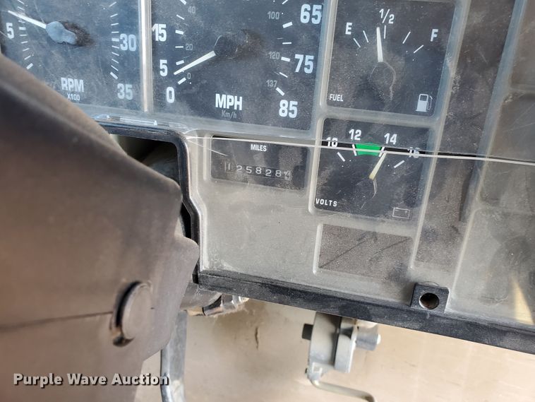 image for item IX9037 2001 International 3800  school bus