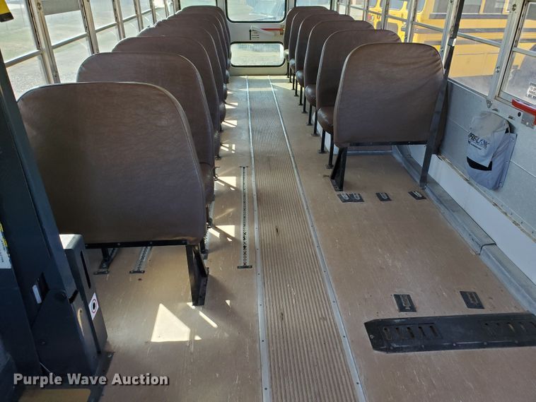 image for item IX9037 2001 International 3800  school bus