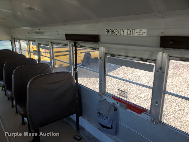 image for item IX9037 2001 International 3800  school bus