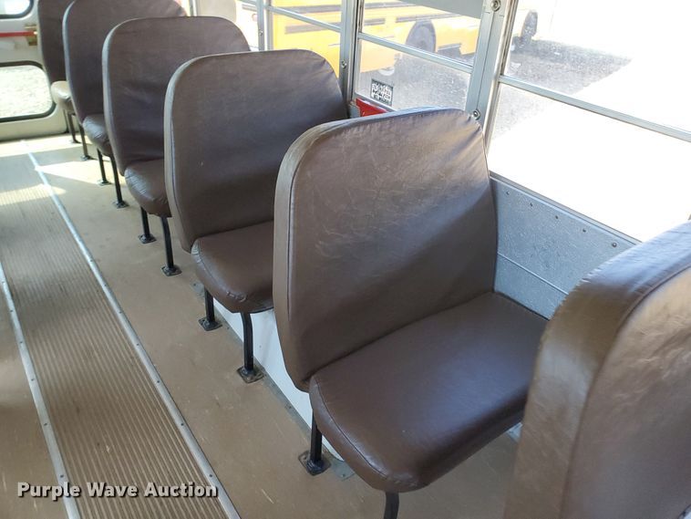 image for item IX9037 2001 International 3800  school bus