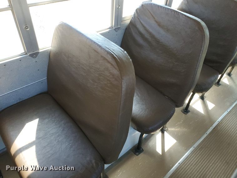 image for item IX9037 2001 International 3800  school bus