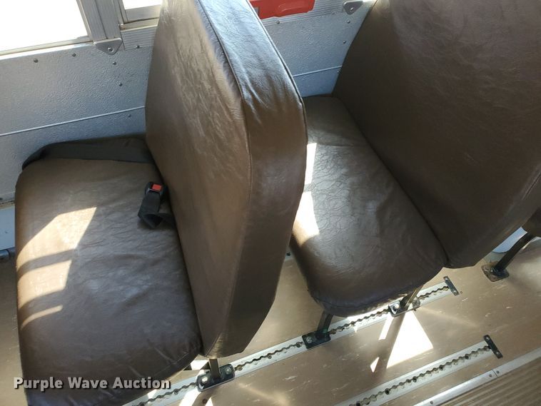 image for item IX9037 2001 International 3800  school bus