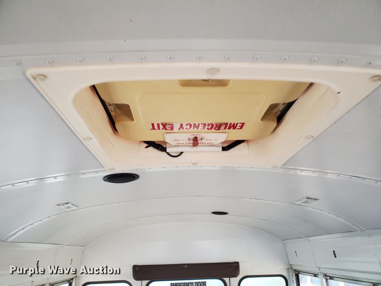 image for item IX9037 2001 International 3800  school bus