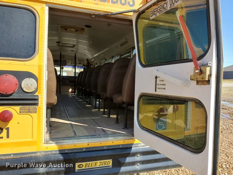 image for item IX9037 2001 International 3800  school bus