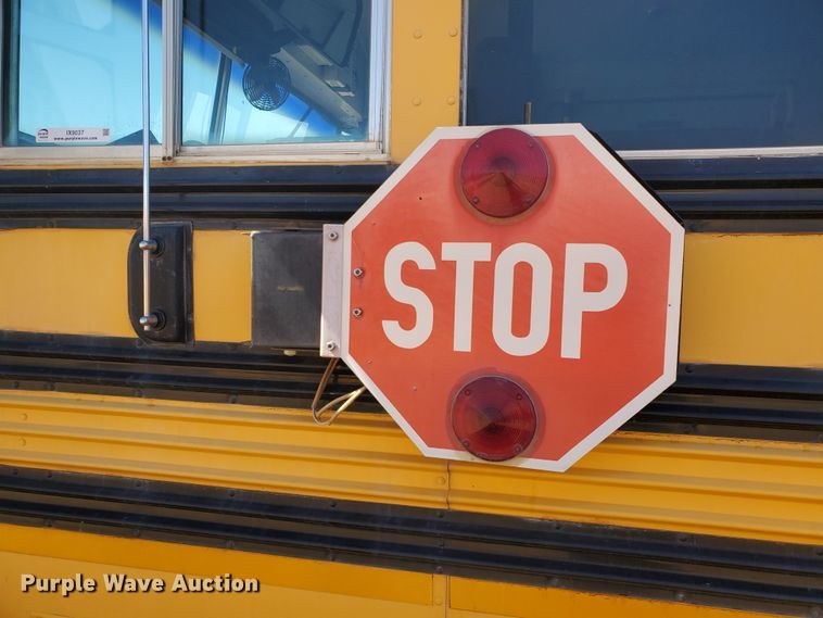 image for item IX9037 2001 International 3800  school bus
