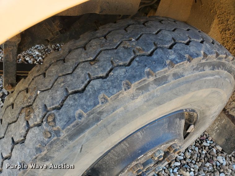 image for item IX9037 2001 International 3800  school bus