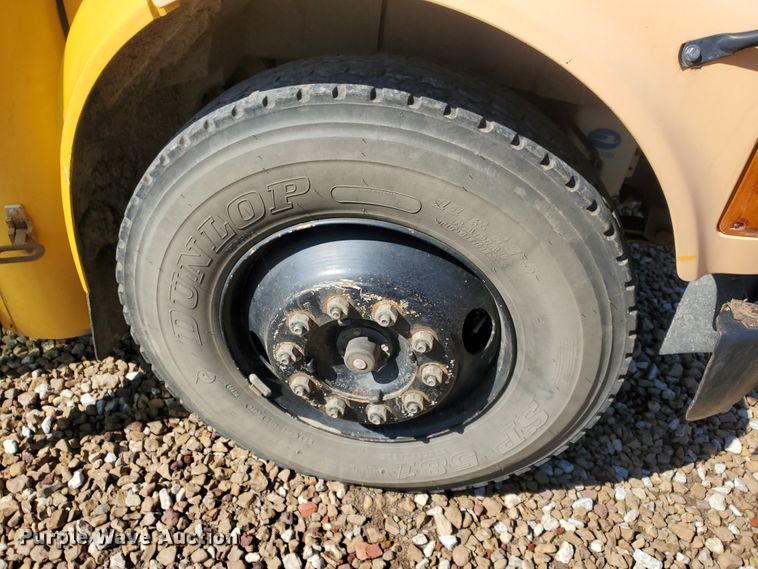 image for item IX9037 2001 International 3800  school bus