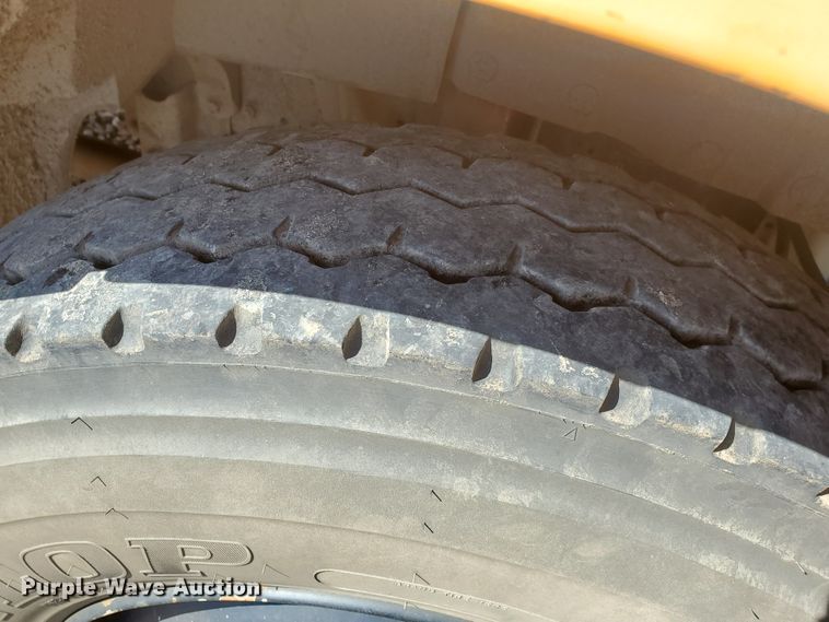 image for item IX9037 2001 International 3800  school bus