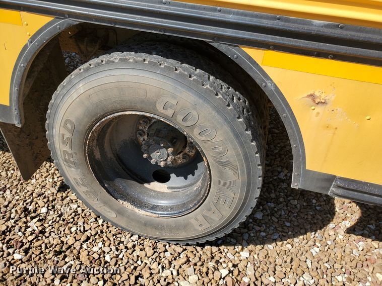 image for item IX9037 2001 International 3800  school bus