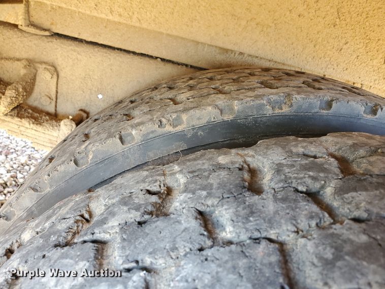 image for item IX9037 2001 International 3800  school bus