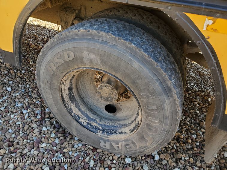 image for item IX9037 2001 International 3800  school bus