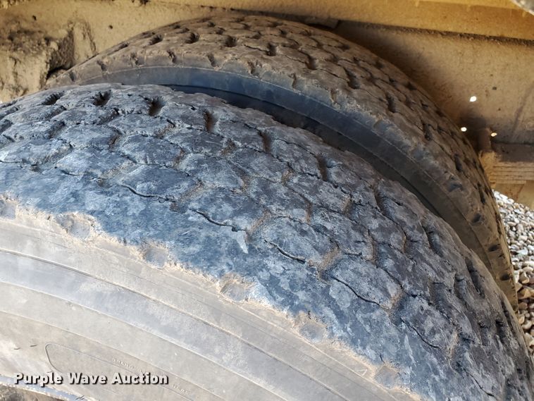 image for item IX9037 2001 International 3800  school bus