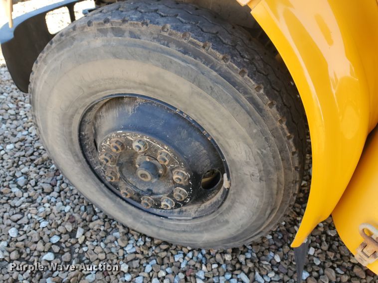 image for item IX9037 2001 International 3800  school bus