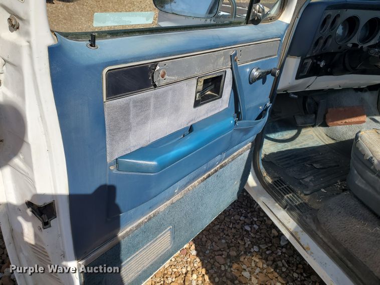 image for item IX9038 1986 Chevrolet C10  pickup truck