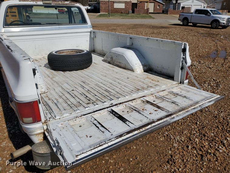 image for item IX9038 1986 Chevrolet C10  pickup truck