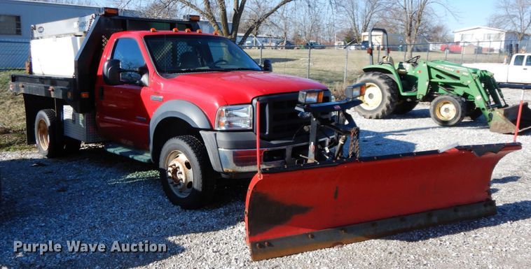 image for item IX9372 2006 Ford F450 Super Duty XL  flat bed truck