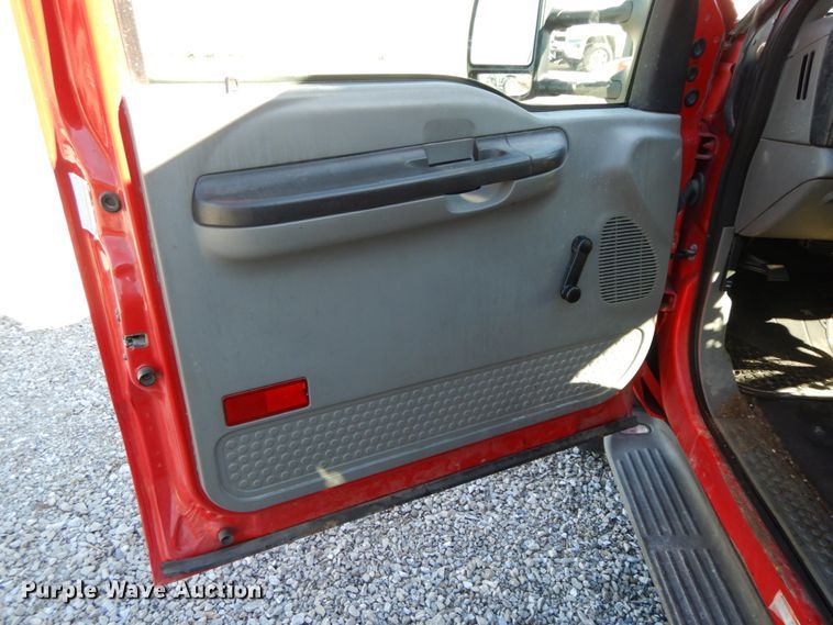 image for item IX9372 2006 Ford F450 Super Duty XL  flat bed truck