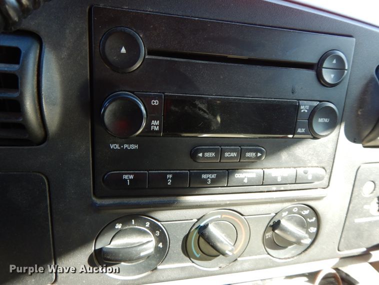 image for item IX9372 2006 Ford F450 Super Duty XL  flat bed truck