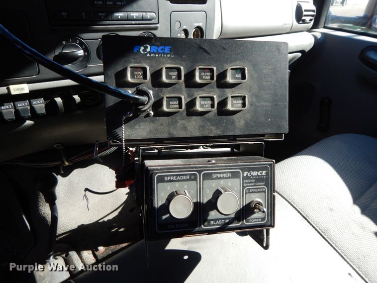 image for item IX9372 2006 Ford F450 Super Duty XL  flat bed truck