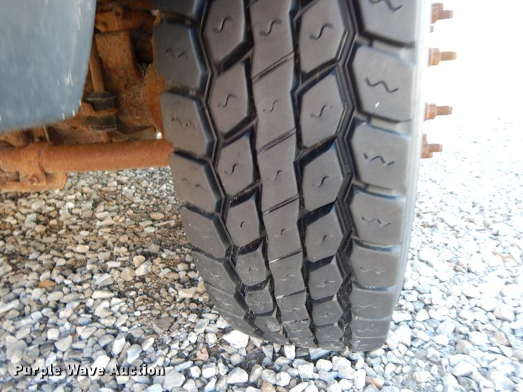 image for item IX9372 2006 Ford F450 Super Duty XL  flat bed truck