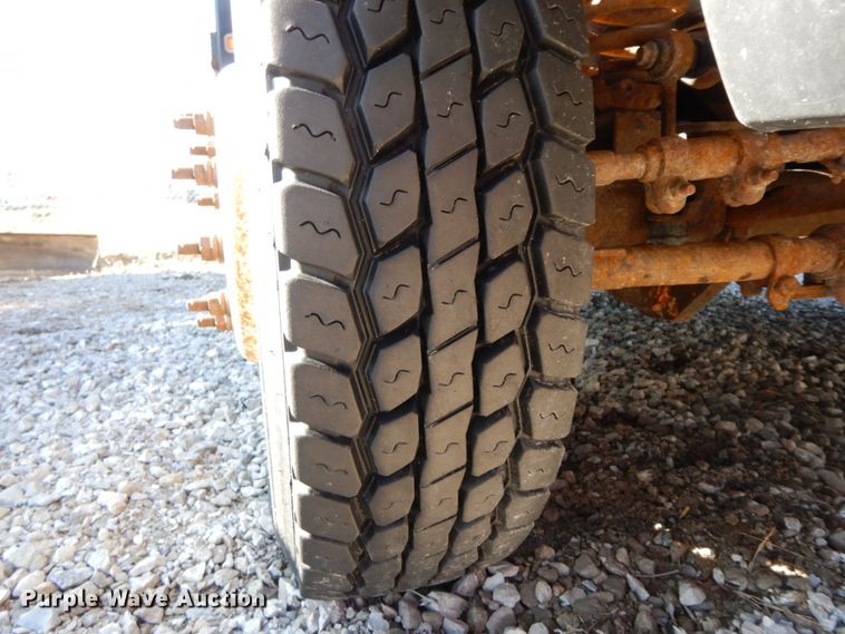 image for item IX9372 2006 Ford F450 Super Duty XL  flat bed truck