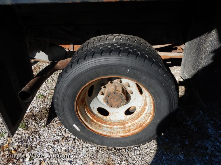 image for item IX9372 2006 Ford F450 Super Duty XL  flat bed truck