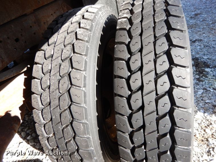 image for item IX9372 2006 Ford F450 Super Duty XL  flat bed truck