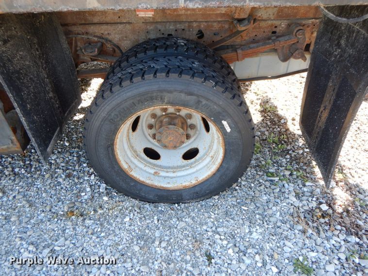 image for item IX9372 2006 Ford F450 Super Duty XL  flat bed truck