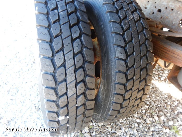 image for item IX9372 2006 Ford F450 Super Duty XL  flat bed truck