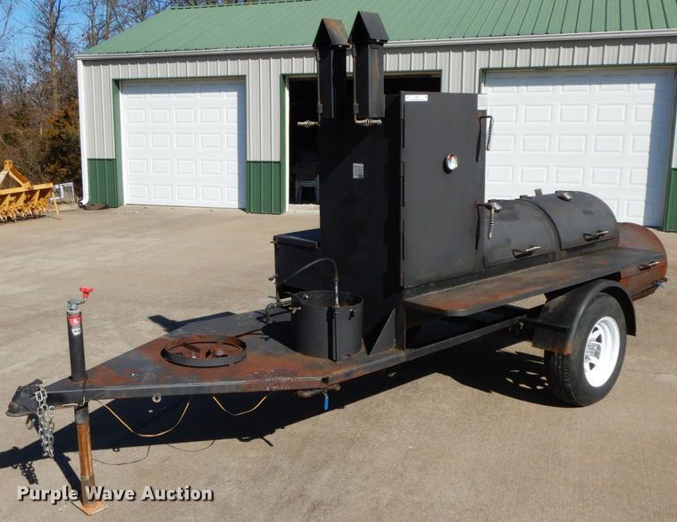 Gator Pit, LLC smoker in Kirksville, MO Item IX9377 sold Purple Wave