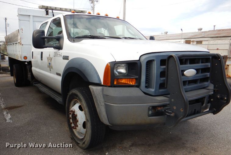 image for item IY9406 2006 Ford F450 Super Duty XL  flatbed truck