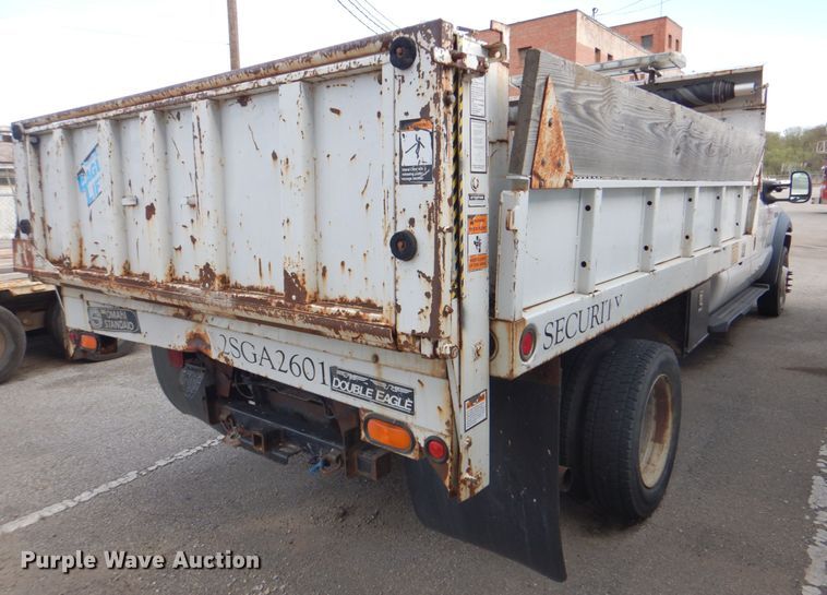 image for item IY9406 2006 Ford F450 Super Duty XL  flatbed truck