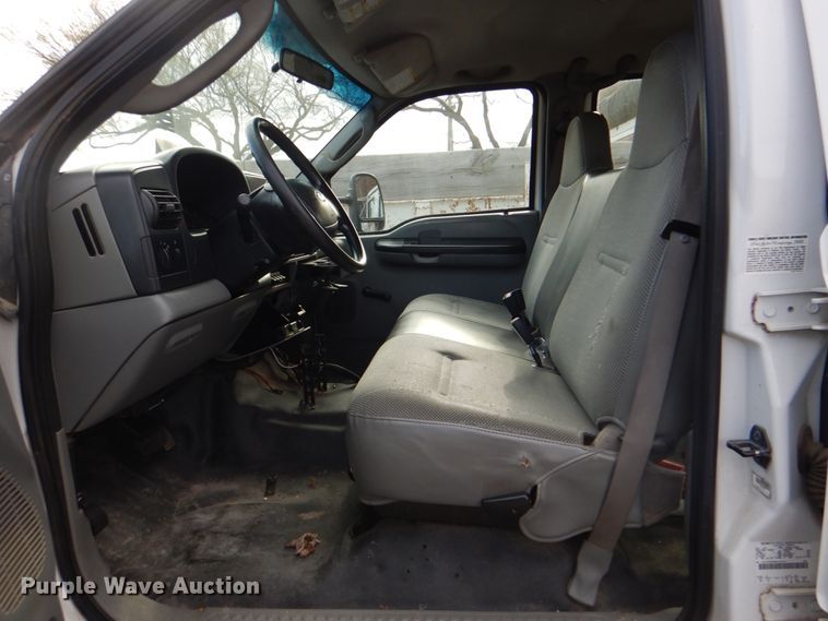 image for item IY9406 2006 Ford F450 Super Duty XL  flatbed truck