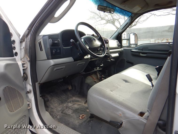 image for item IY9406 2006 Ford F450 Super Duty XL  flatbed truck