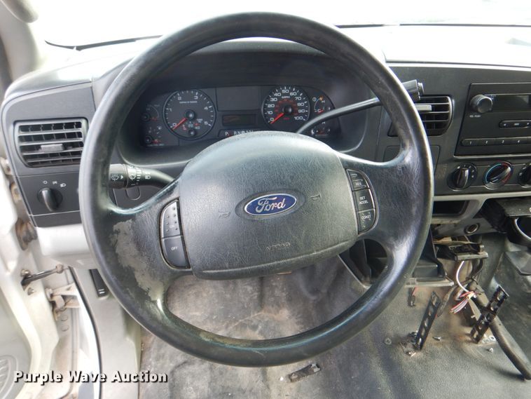 image for item IY9406 2006 Ford F450 Super Duty XL  flatbed truck