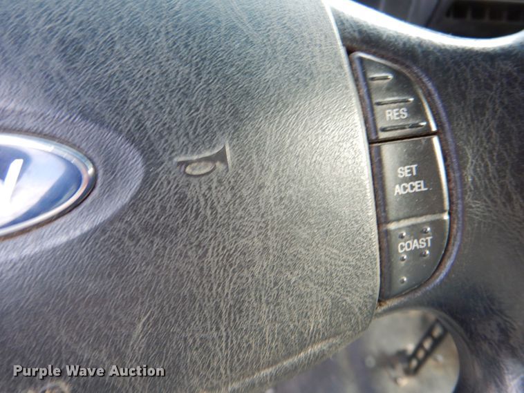 image for item IY9406 2006 Ford F450 Super Duty XL  flatbed truck