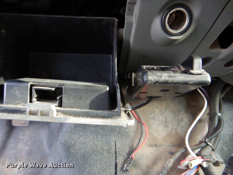 image for item IY9406 2006 Ford F450 Super Duty XL  flatbed truck