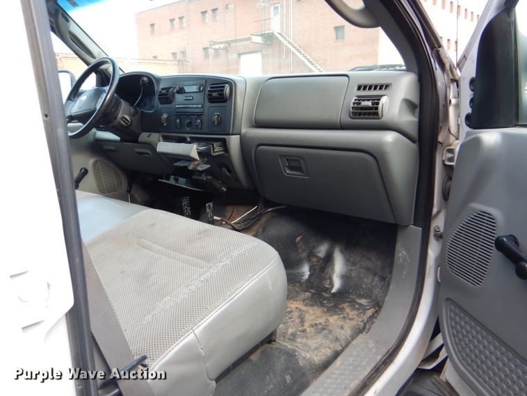 image for item IY9406 2006 Ford F450 Super Duty XL  flatbed truck