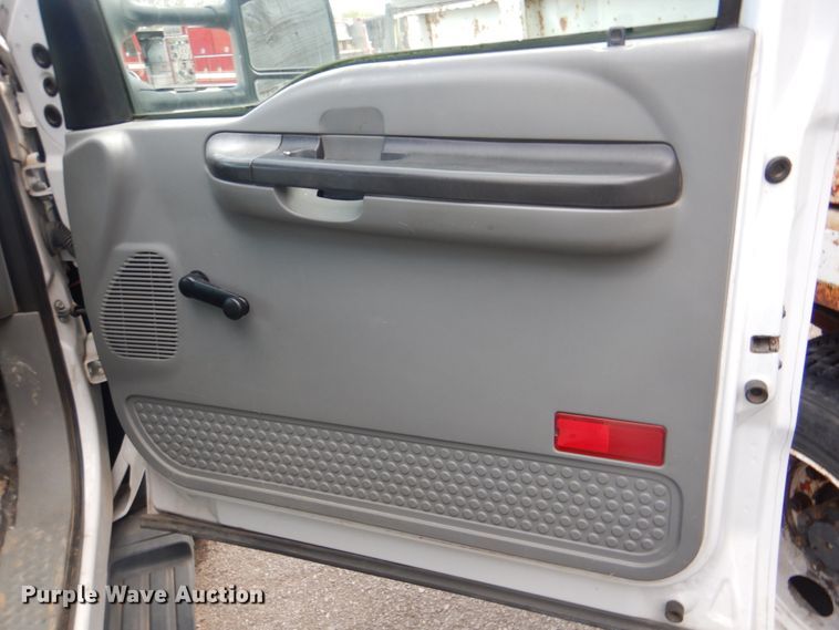 image for item IY9406 2006 Ford F450 Super Duty XL  flatbed truck