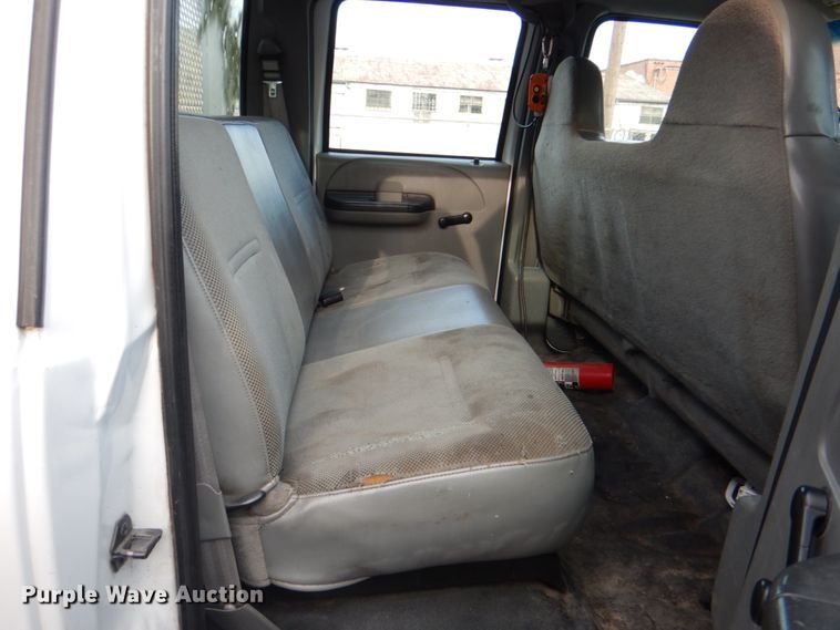 image for item IY9406 2006 Ford F450 Super Duty XL  flatbed truck