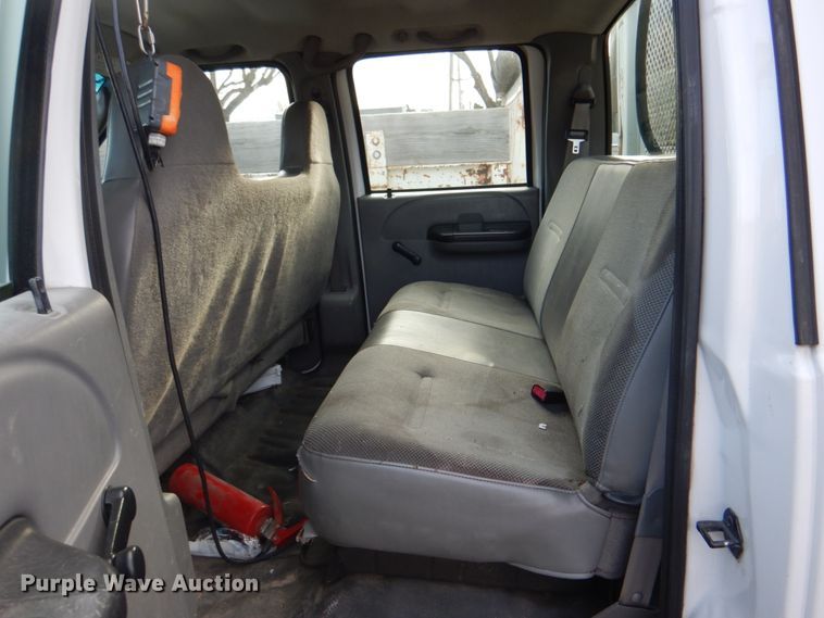 image for item IY9406 2006 Ford F450 Super Duty XL  flatbed truck