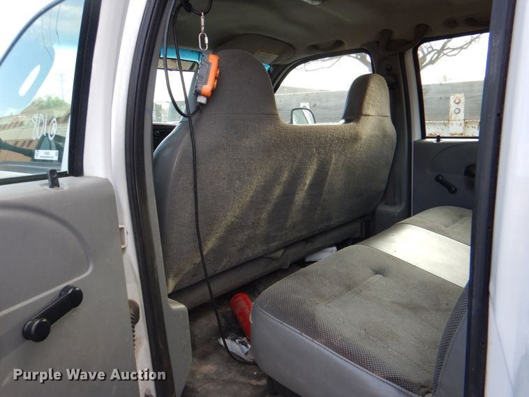 image for item IY9406 2006 Ford F450 Super Duty XL  flatbed truck