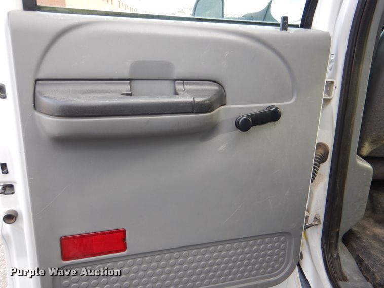 image for item IY9406 2006 Ford F450 Super Duty XL  flatbed truck