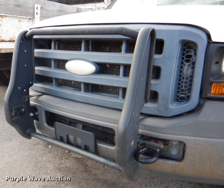 image for item IY9406 2006 Ford F450 Super Duty XL  flatbed truck