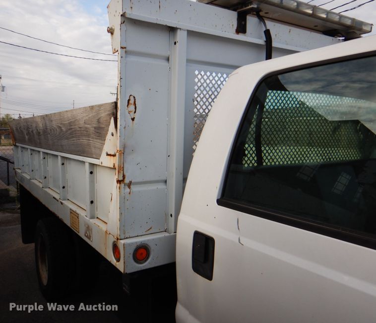 image for item IY9406 2006 Ford F450 Super Duty XL  flatbed truck