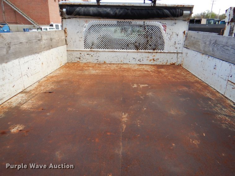 image for item IY9406 2006 Ford F450 Super Duty XL  flatbed truck