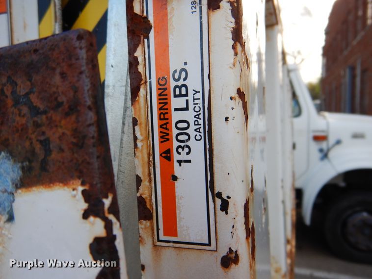 image for item IY9406 2006 Ford F450 Super Duty XL  flatbed truck