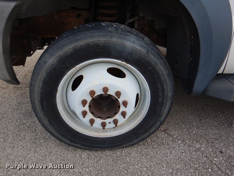 image for item IY9406 2006 Ford F450 Super Duty XL  flatbed truck