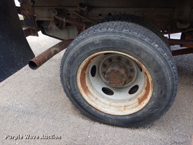 image for item IY9406 2006 Ford F450 Super Duty XL  flatbed truck